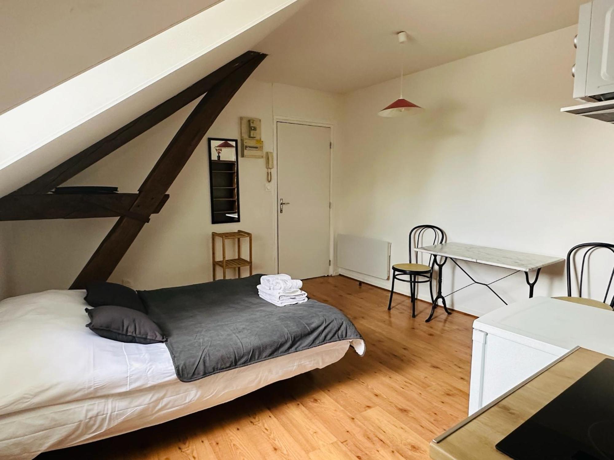 Studio 12 Proche Centre Ville Avec Wifi Parking Troyes Exterior photo