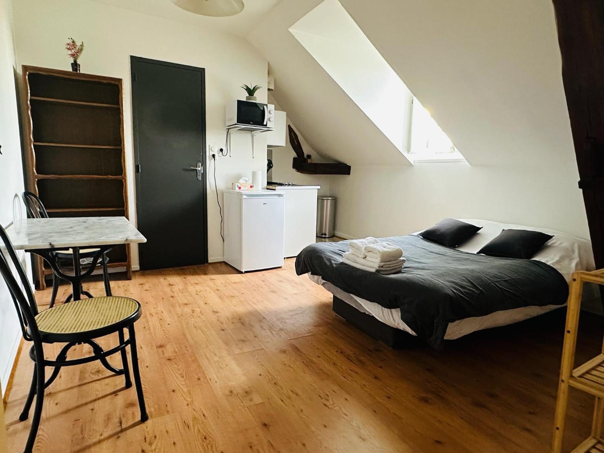 Studio 12 Proche Centre Ville Avec Wifi Parking Troyes Exterior photo